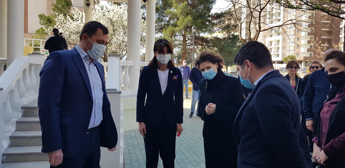 რუსთავში ახლად რეაბილიტირებული ლიტერატურული სკვერი და პირველი მუსიკალური სასწავლებლის დარბაზი გაიხსნა