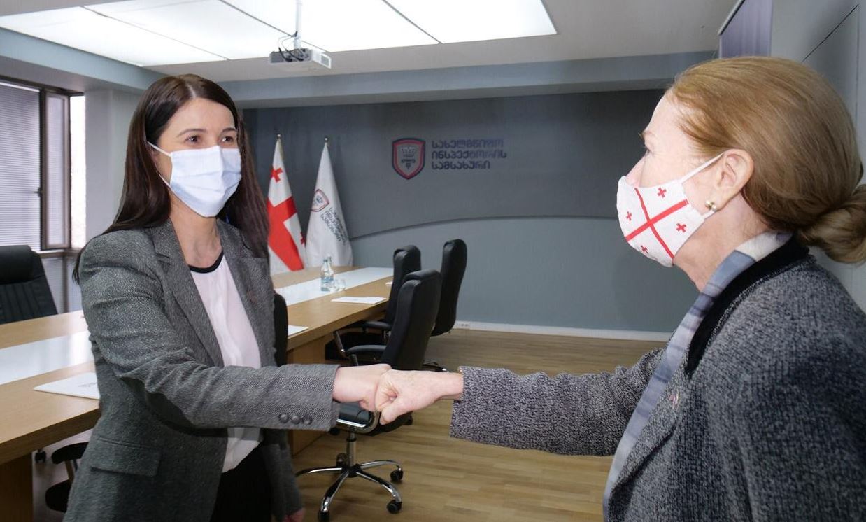 სახელმწიფო ინსპექტორი კელი დეგნანს შეხვდა
