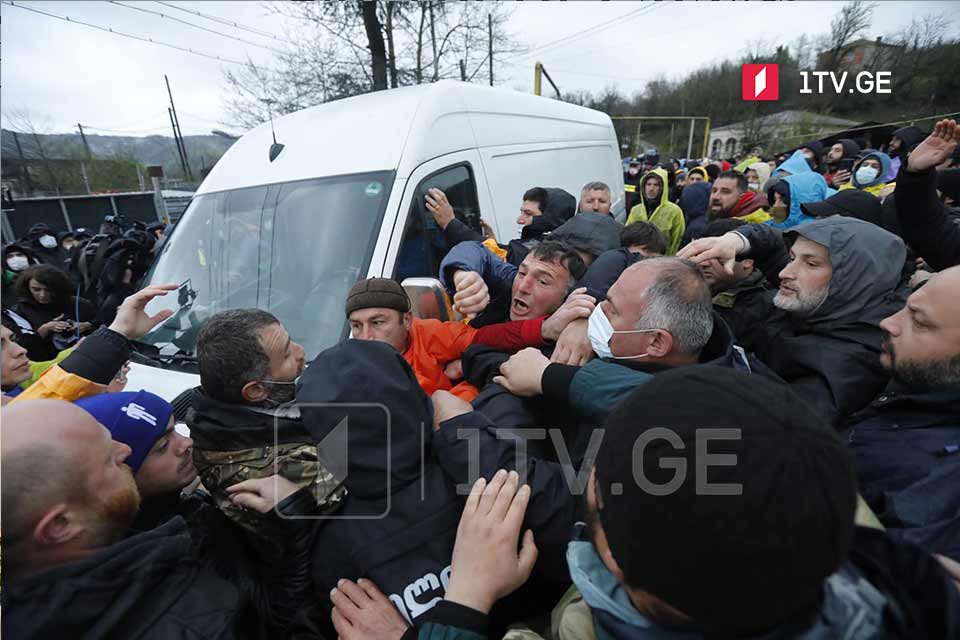 „ნამახვანჰესის“ საწინააღმდეგო აქციის მონაწილეებმა „ენკას“ მანქანას გადაადგილების საშუალება არ მისცეს [ვიდეო]