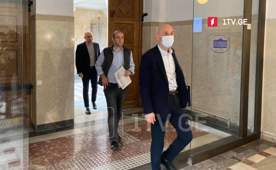 Sandro Rakviaşvili, Yaqo Xviçiya və Vaxtanq Meqrelişvili Parlamentə getdilər