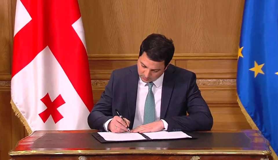 დოკუმენტზე ხელმოწერის ცერემონია ორბელიანების სასახლეში