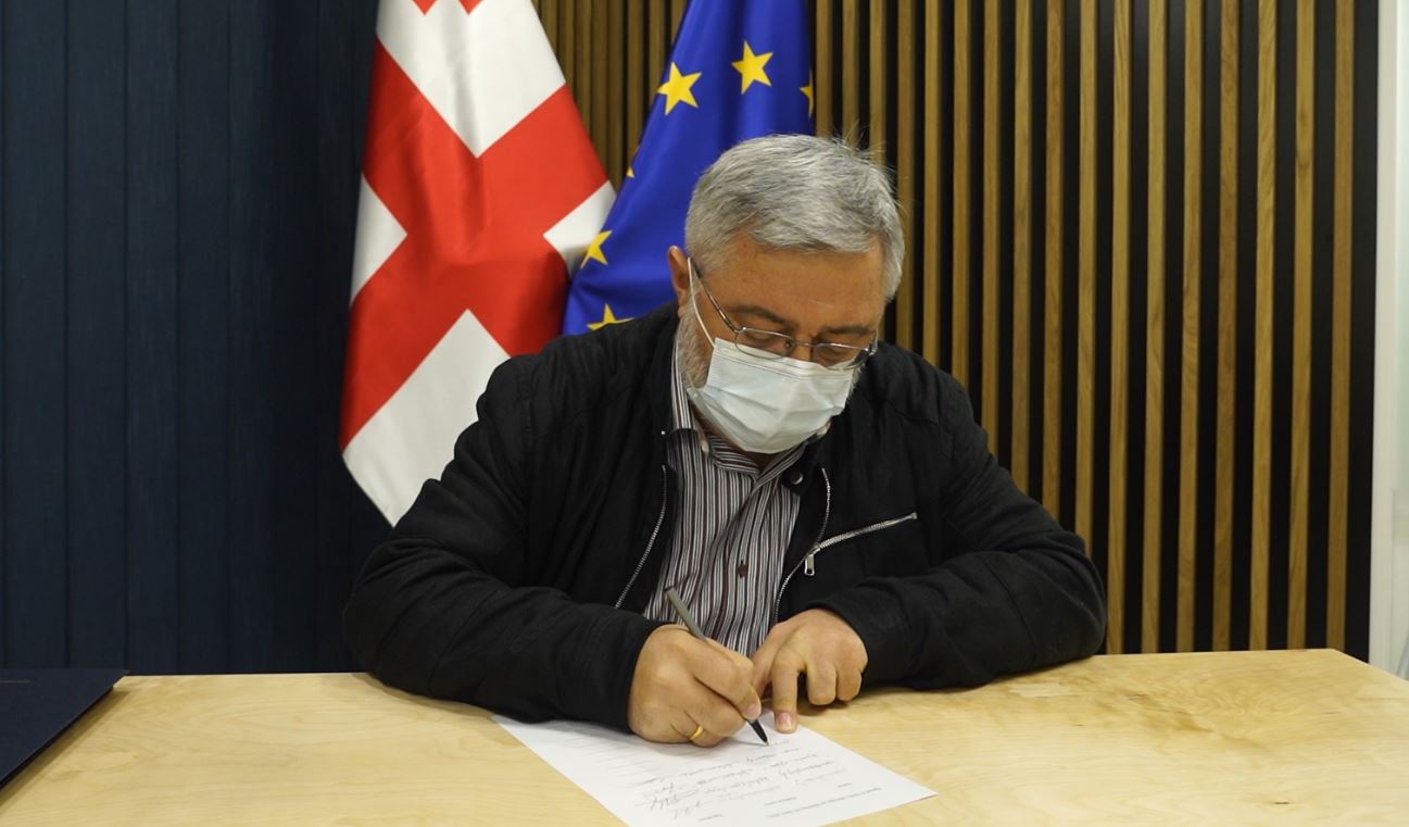 დავით უსუფაშვილმა შარლ მიშელის დოკუმენტს ხელი მოაწერა