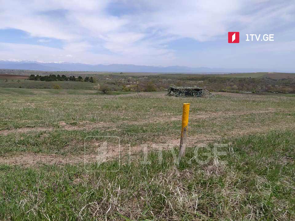 Occupation regime installs wooden poles in Kareli district