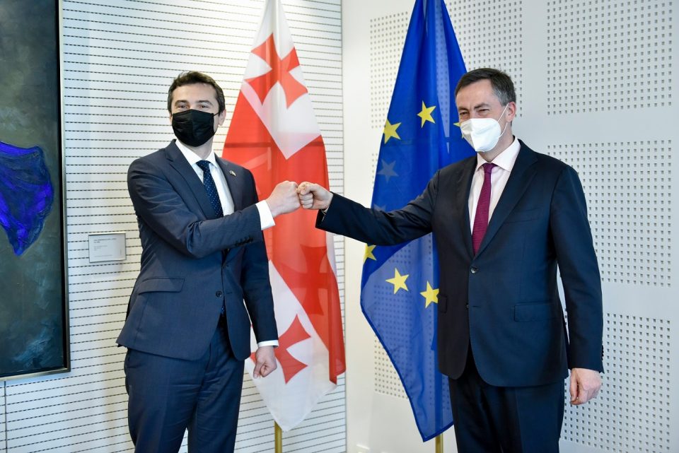 კახა კუჭავა ევროპარლამენტის საგარეო ურთიერთობათა კომიტეტის თავმჯდომარეს, დევიდ მაკალისტერს შეხვდა