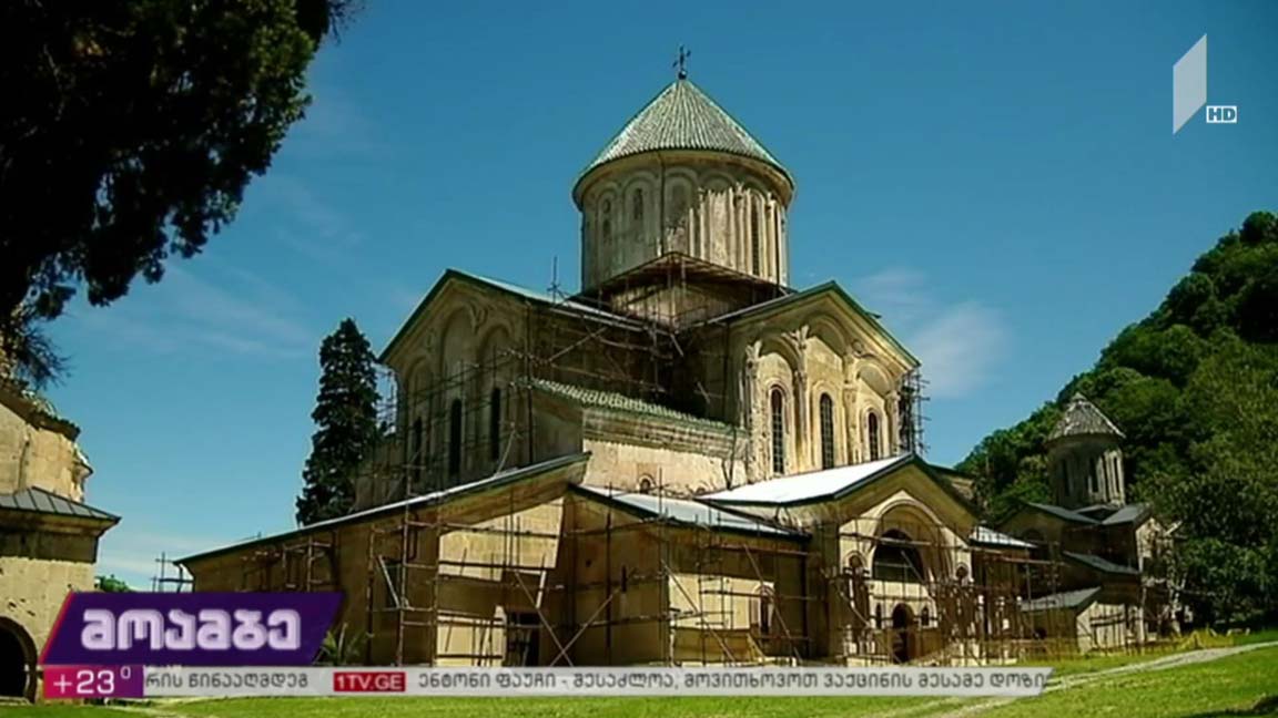 დაზიანებული ფრესკები გელათის მონასტერში 