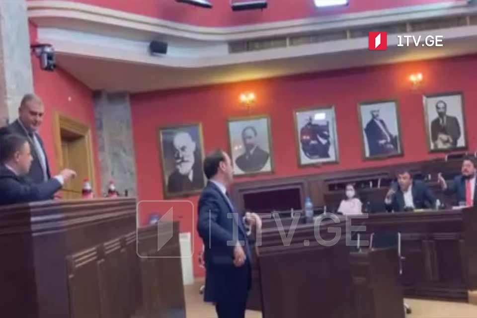 პარლამენტში, კომიტეტის სხდომაზე დაპირისპირება მოხდა [ვიდეო]