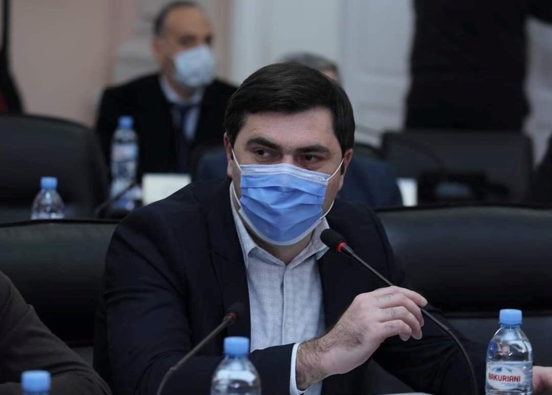 ბათუმის საკრებულოს წევრი დიმიტრი ჭეიშვილი აცხადებს, რომ „ქართული ოცნება“ დატოვა, პარტიაში კი ამბობენ, რომ ის გარიცხეს