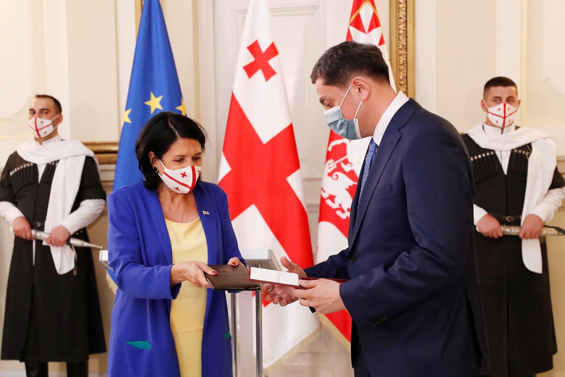 სალომე ზურაბიშვილმა სტრასბურგის სასამართლოს 21 იანვრის გადაწყვეტილებასთან დაკავშირებით ათი ადამიანი ღირსების ორდენებით დააჯილდოვა