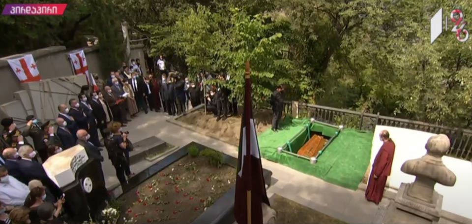 გენერალ გიორგი კვინიტაძის ნეშტი მთაწმინდის პანთეონში დაკრძალეს [ვიდეო]