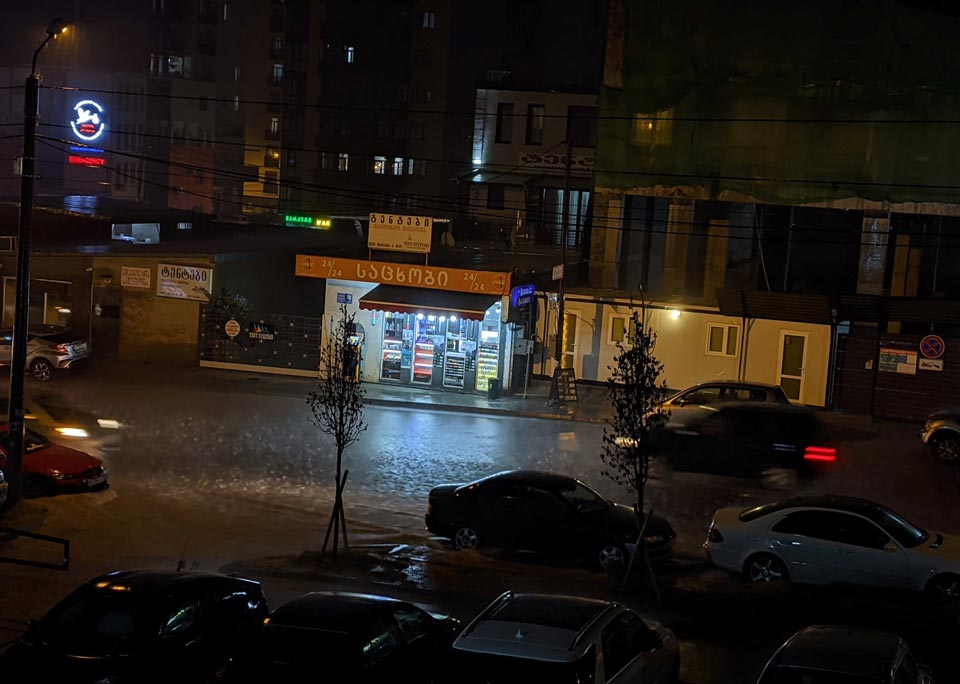 თბილისში უხვმა ნალექმა პრობლემები შექმნა [ვიდეო]
