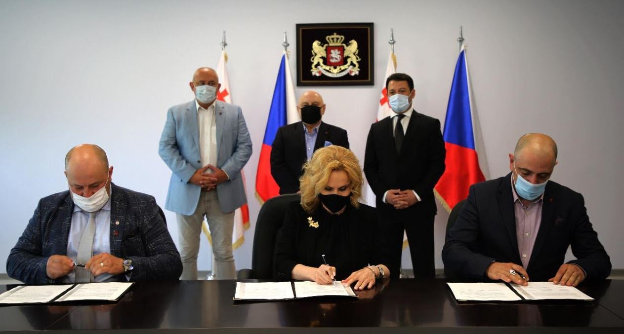 თავდაცვის სამინისტროს ჩეხურ ფონდთან თანამშრომლობის ფარგლებში, დაჭრილ და დაშავებულ სამხედროებს, ვეტერანებს სრული სამედიცინო და სარეაბილიტაციო დახმარება გაეწევათ