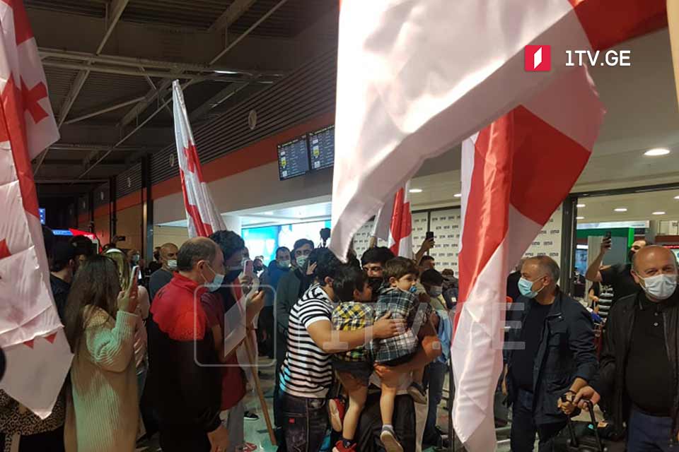 მსოფლიოს ჩემპიონი ლაშა შავდათუაშვილი სამშობლოში დაბრუნდა [ვიდეო]