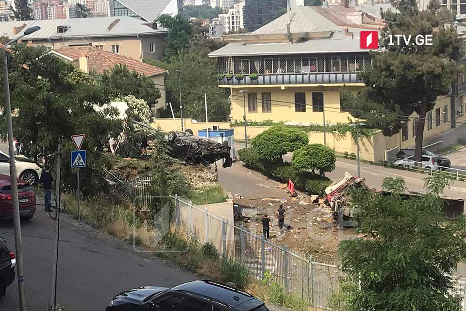 თბილისში, კრწანისის ქუჩაზე ავტოსაგზაო შემთხვევა მოხდა, წინასწარი ინფორმაციით, არიან დაშავებულები