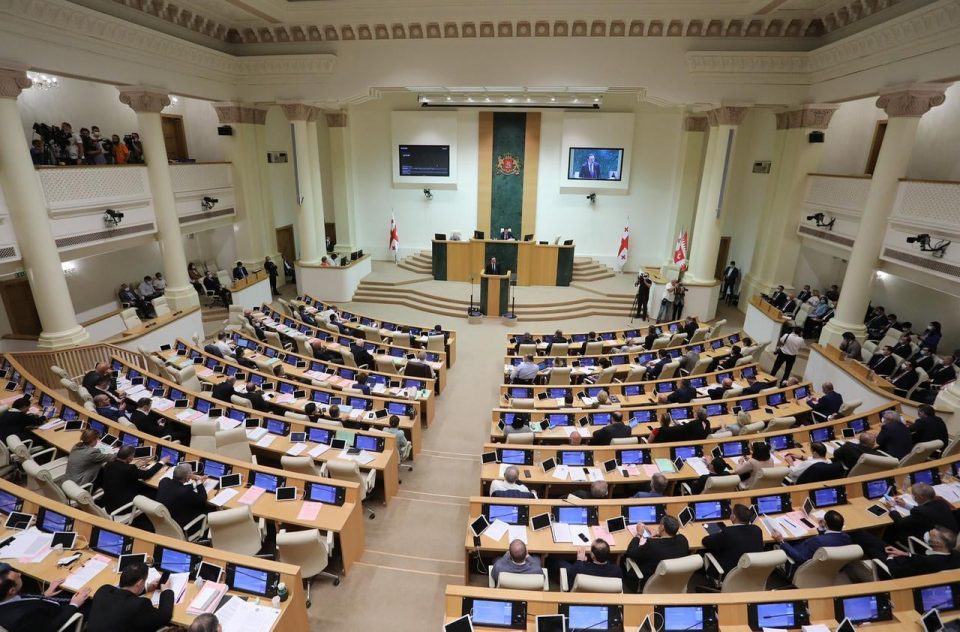 ირაკლი ღარიბაშვილმა „ნაცმოძრაობას“ მიმართა - თქვენ ჩატოვეთ ჩვენი გმირი ოფიცრები რუსეთში, სოხუმში, ცხინვალში, მე ვაწარმოე მოლაპარაკება და გამოუშვეს ყველა პატიმარი, თქვენ რა გააკეთეთ