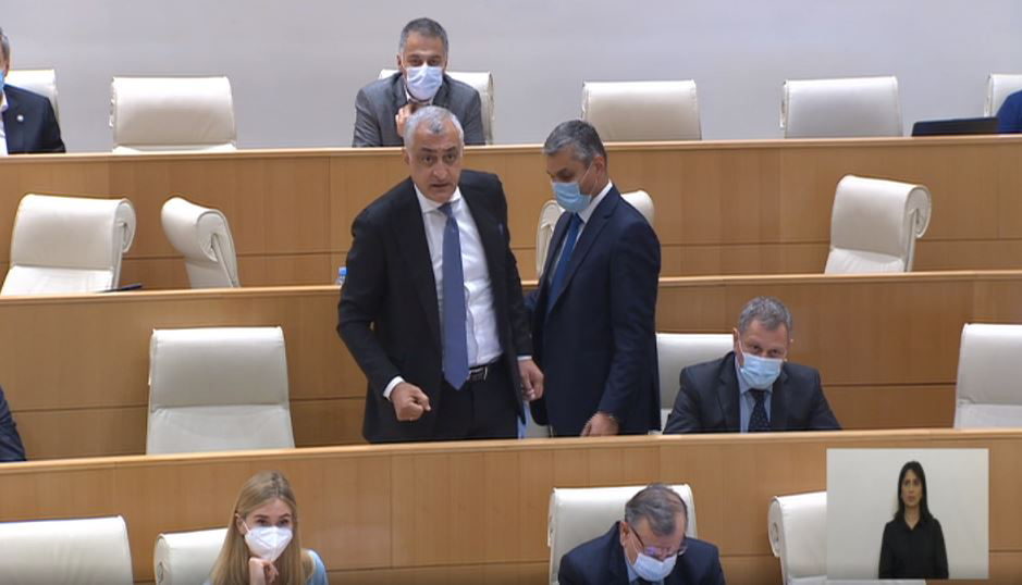 პრემიერის ანგარიში და საპარლამენტო დებატები