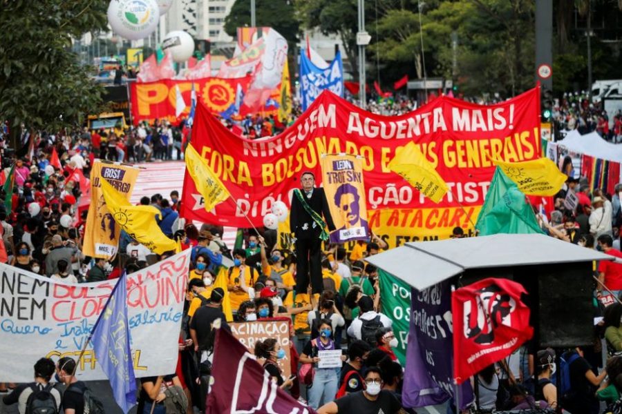 ბრაზილიაში ქვეყნის პრეზიდენტის იმპიჩმენტის მოთხოვნით დემონსტრაციები იმართება
