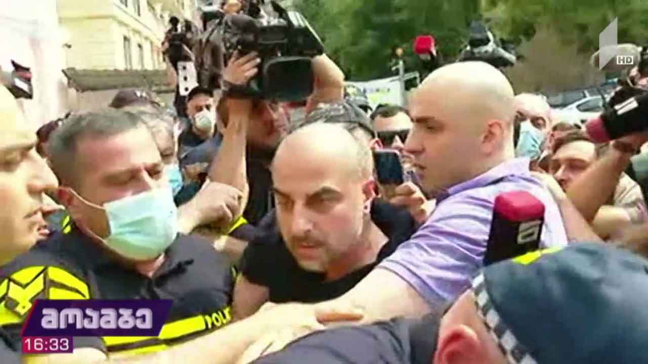 დაპირისპირება აქციაზე „ქართული ოცნების“ ოფისთან