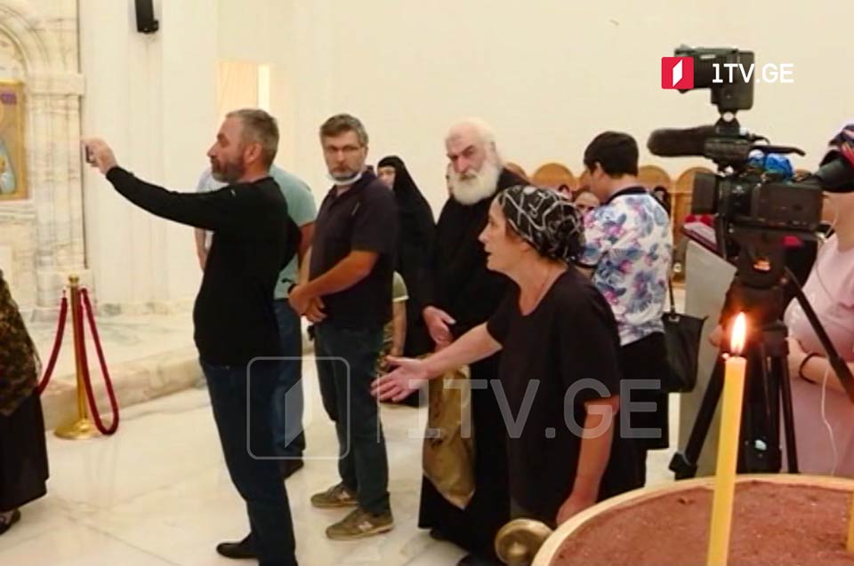 შელაპარაკება მეუფე იაკობსა და მრევლის წევრს შორის [ვიდეო]