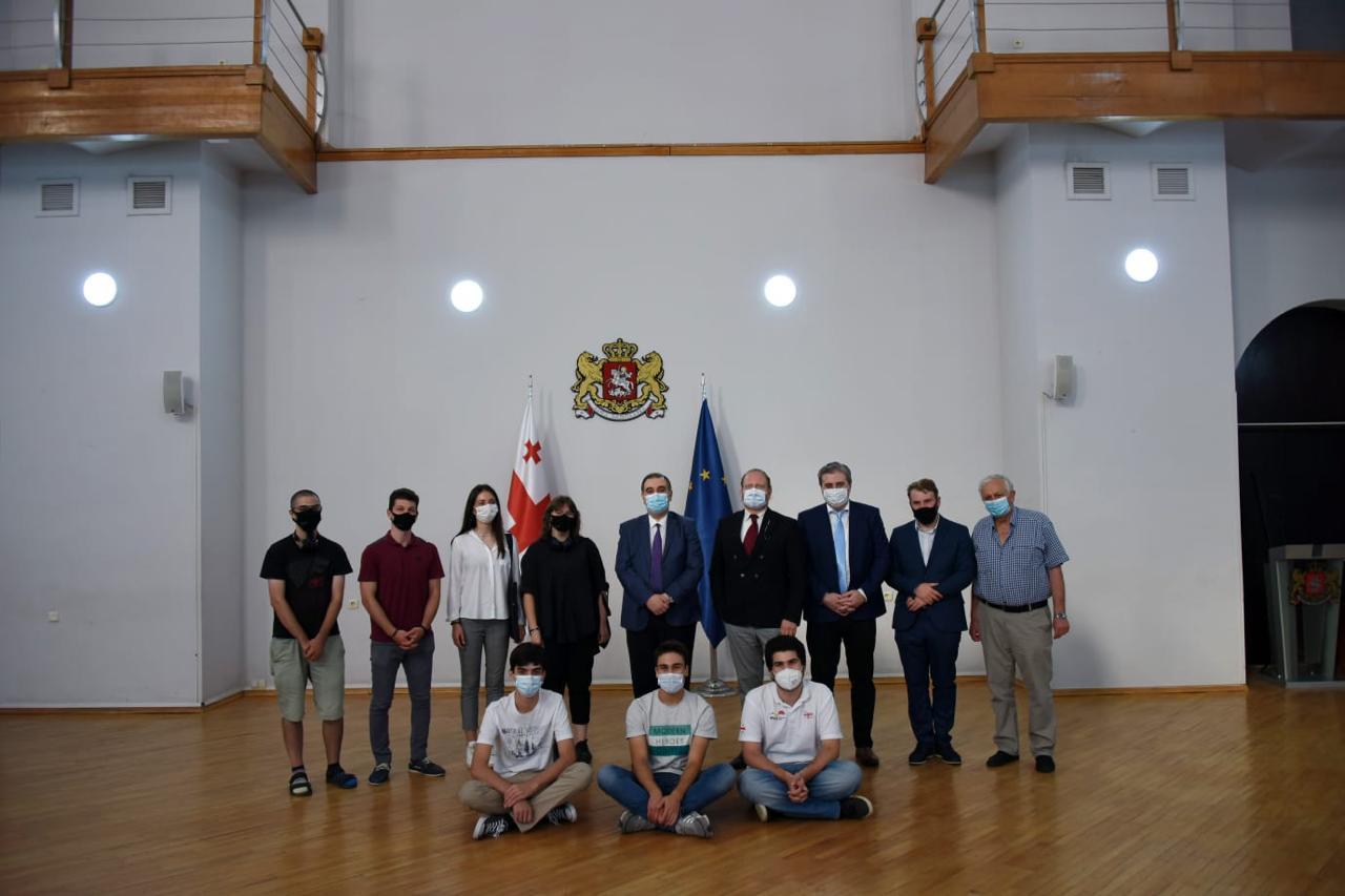 მიხეილ ჩხენკელმა ახალგაზრდა ფიზიკოსთა 34-ე საერთაშორისო ტურნირის მონაწილე ახალგაზრდებს წარმატება მიულოცა