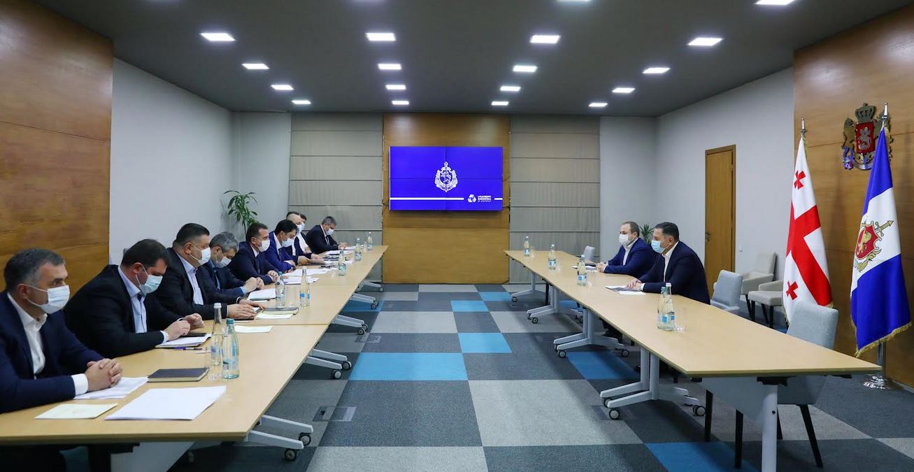 ვახტანგ გომელაურმა რეგიონების პოლიციის დეპარტამენტების ხელმძღვანელებთან სამუშაო თათბირი ჩაატარა