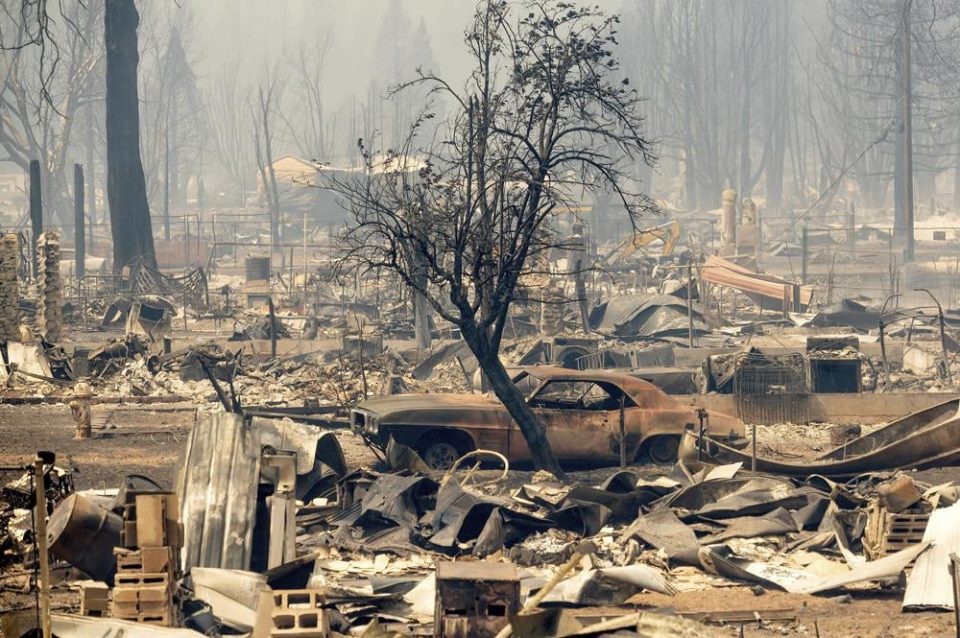 კალიფორნიაში ტყის ხანძარმა მთიანი ზონის ქალაქი გრინვილი გაანადგურა