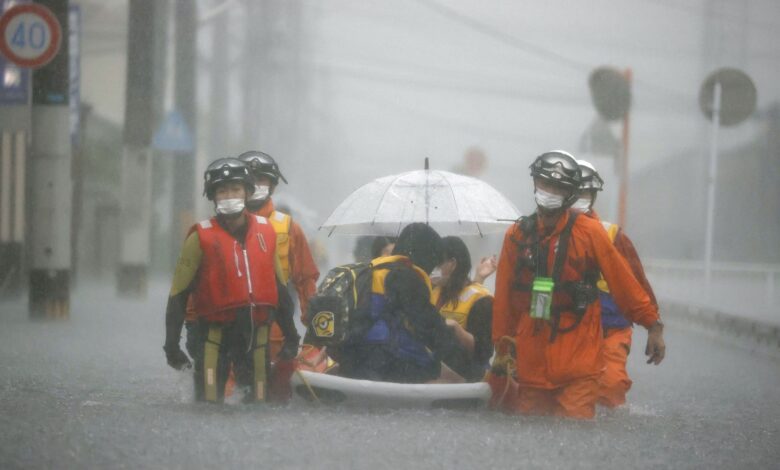 იაპონიაში გადაუღებელი წვიმის შედეგად გამოწვეული მეწყრული პროცესის გამო, ერთი ადამიანი დაიღუპა და ორი დაკარგულად ითვლება