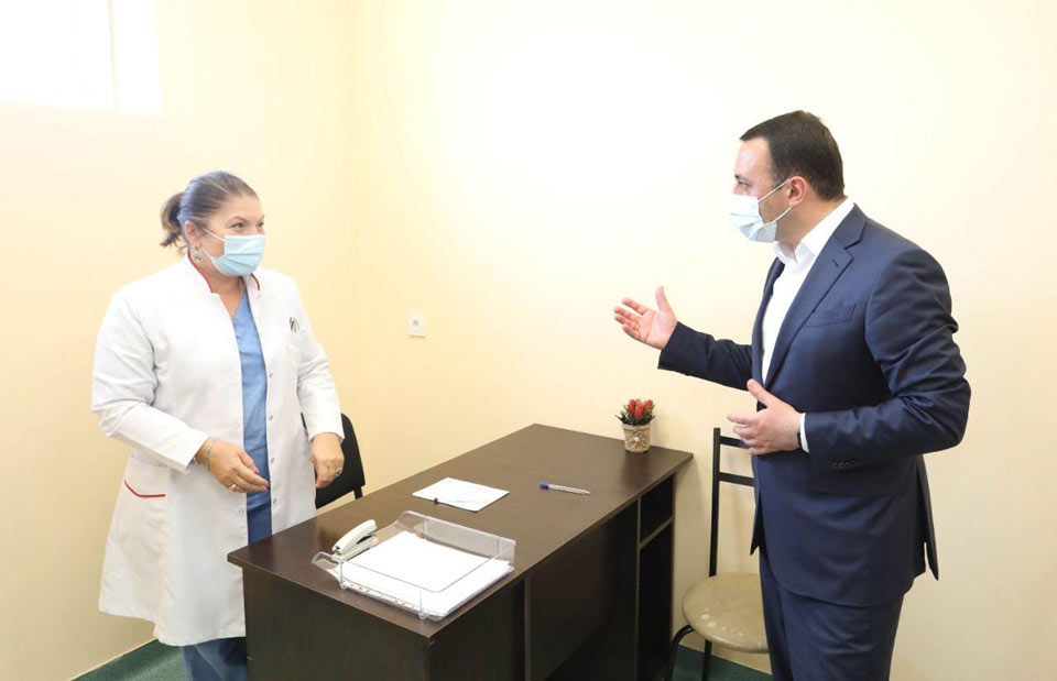 Georgian PM observes vaccination at Rukhi Clinic