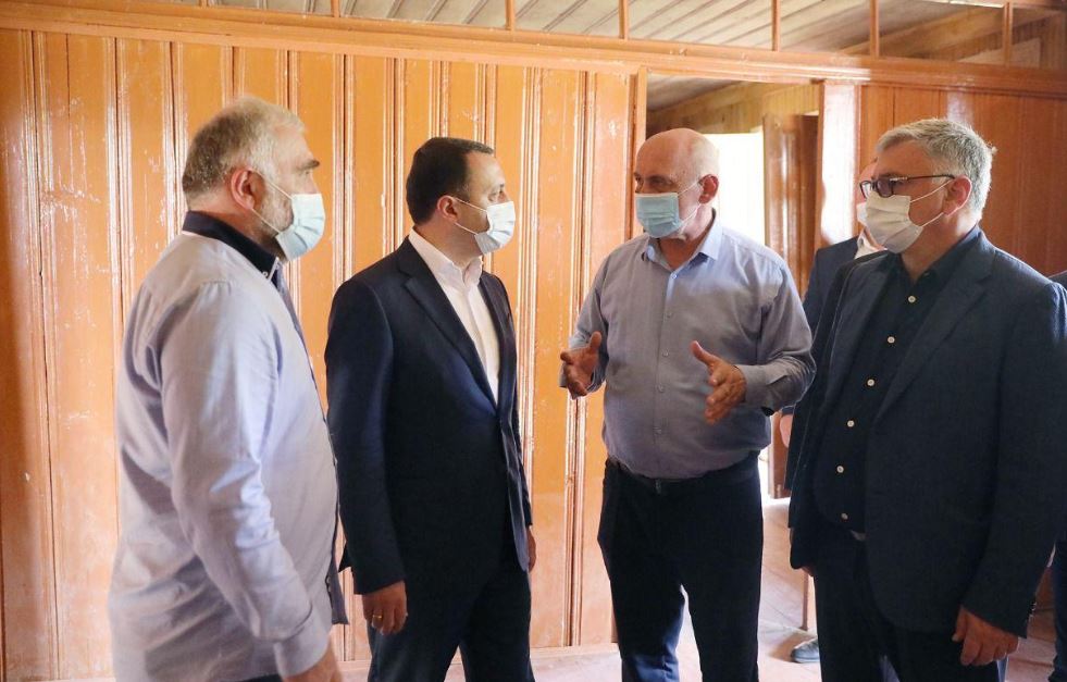 ირაკლი ღარიბაშვილმა ძველ ხიბულაში ზვიად გამსახურდიას მემორიალური სახლი მოინახულა [ვიდეო]