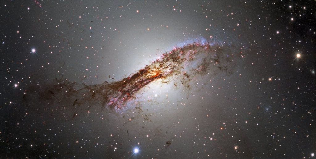 ჩვენი მეზობელი ყველაზე უცნაური გალაქტიკის ახალი ფოტო მომაჯადოებელ დეტალებს გვიმხელს — #1tvმეცნიერება