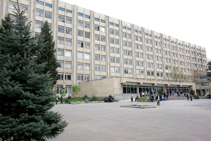 Բժշկականի ուսանողները բժշկության ծրագրի գործնական մասը կանցկանեն լսարաններում , նրանք շաբաթական մեկ անգամ կներկայացնեն պատվաստման վկայագիր, իրենց հաշվին ՊՇՌ- ի բացասական պատասխան կամ վարակը անցկացնելու մասին վկայականը