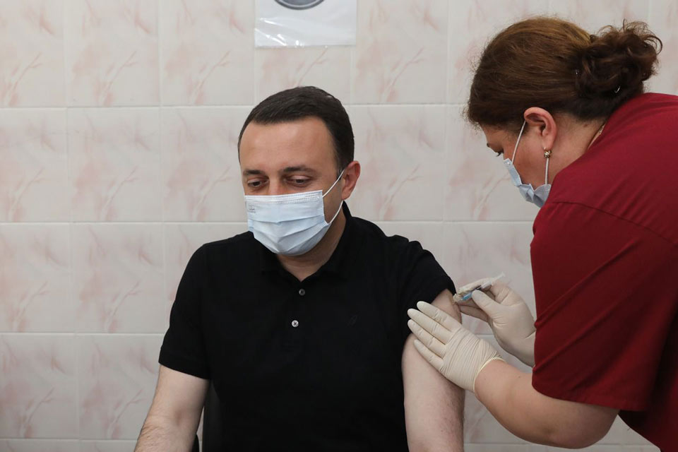 İrakli Ğaribaşvili kornavirusa qarşı vaksinin ikinci dozası ilə peyvənd olundu