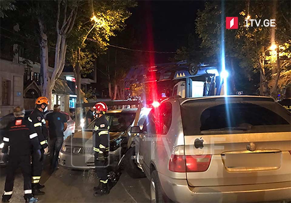 თბილისში, დადიანის ქუჩაზე ავარიის შედეგად ექვსი ავტომობილი დაზიანდა