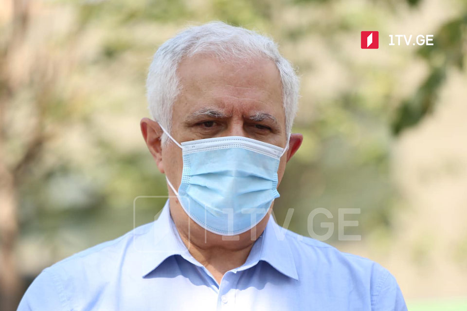 Amiran Qamğrelidze – qripə qarşı vaksinin edilməsi vacibdir, ilk partya, 43 min doza artıq daxil olub, gələn həftədən risk qruplarının peyvəndinə başlanılacaq