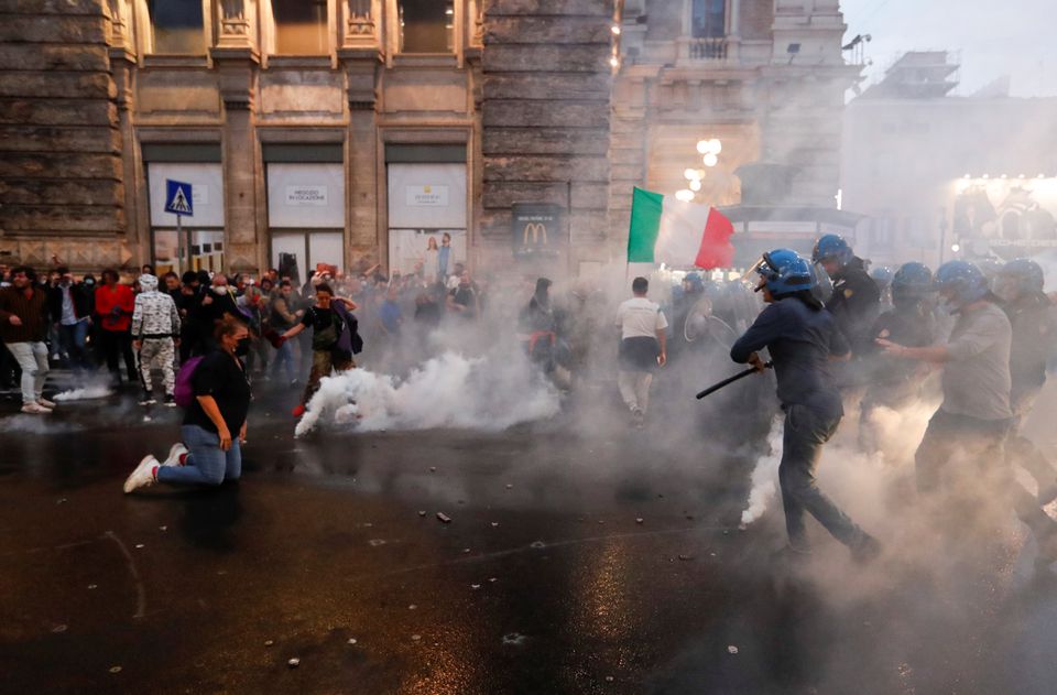 რომში ანტივაქსერების აქციის წინააღმდეგ პოლიციამ წყლის ჭავლი და ცრემლსადენი გაზი გამოიყენა