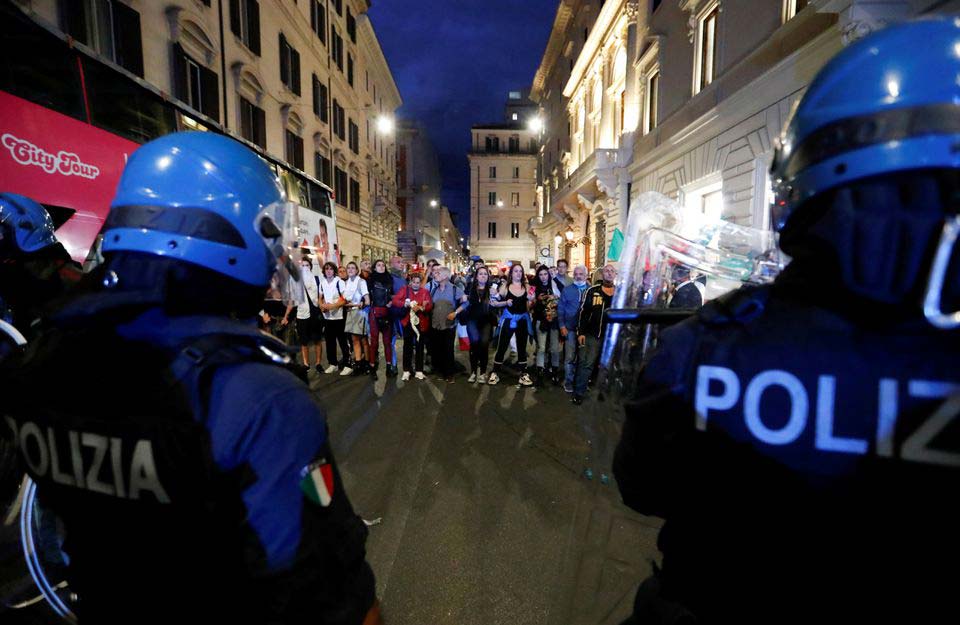 რომში ანტივაქსერების წინააღმდეგ აქციაზე პოლიციამ 12 ადამიანი დააკავა