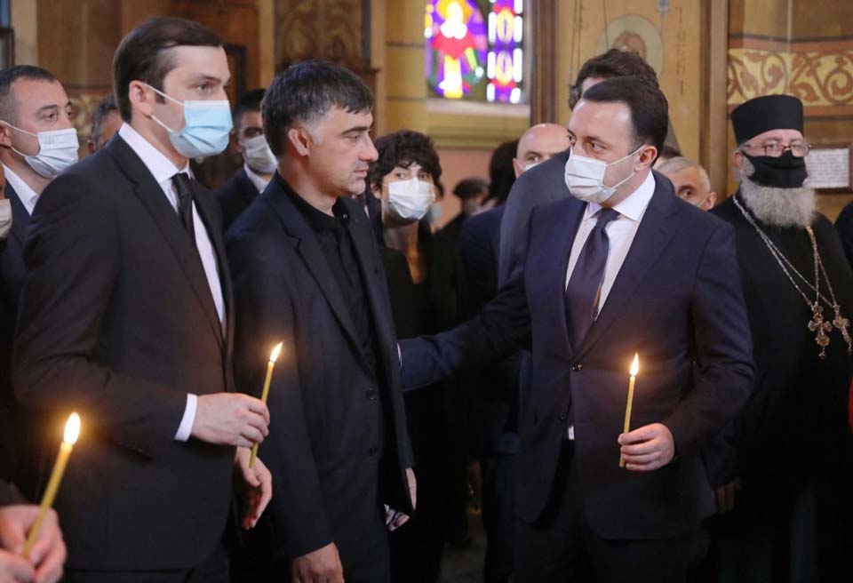 ბათუმში, კორპუსის ჩამონგრევის შედეგად დაღუპულთა ახლობლებს პრემიერ-მინისტრმა, პარლამენტის თავმჯდომარემ და მთავრობის წევრებმა მიუსამძიმრეს