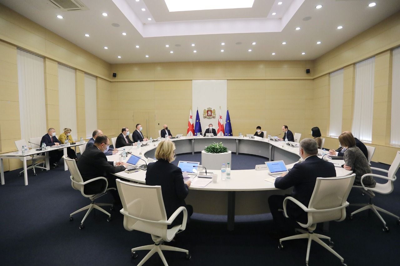 მთავრობის გადაწყვეტილებით, პირებს, რომლებმაც ვერ შეძლეს ან ნაწილობრივ მოახერხეს სახელმწიფოს წინაშე ფინანსური ვალდებულების შესრულება, ეპატიებათ გადაუხდელი თანხები