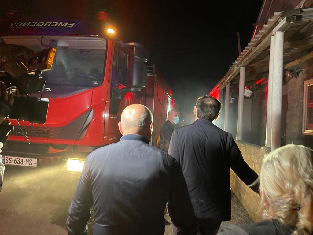 Batumidə yanğın nəticəsində iki yaşayış evi yandı