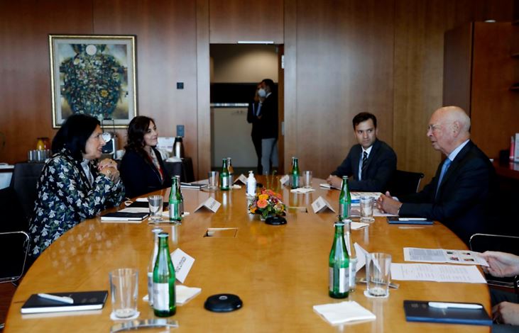 Salome Zurabişvili Dünya İqtisadi Forumunun icraçı sədri ilə peşə təhsili sahəsində əməkdaşlığın imkanlarını müzakirə etdi