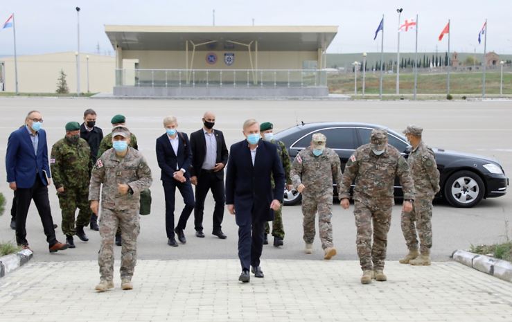 Министр обороны Эстонии посетил "Совместный центр тренировок и оценки НАТО-Грузия"