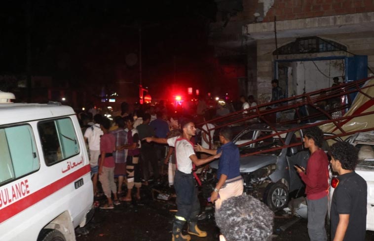 იემენის სამხრეთ საპორტო ქალაქ ადენის საერთაშორისო აეროპორტის შესასვლელთან აფეთქებას სულ მცირე 12 ადამიანი ემსხვერპლა