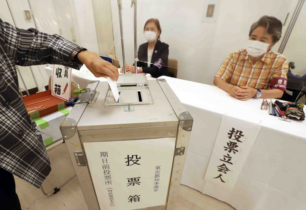იაპონიის პარლამენტის ქვედა პალატის არჩევნებთან დაკავშირებით ქვეყნაში 46 ათასზე მეტი საარჩევნო უბანი გაიხსნა