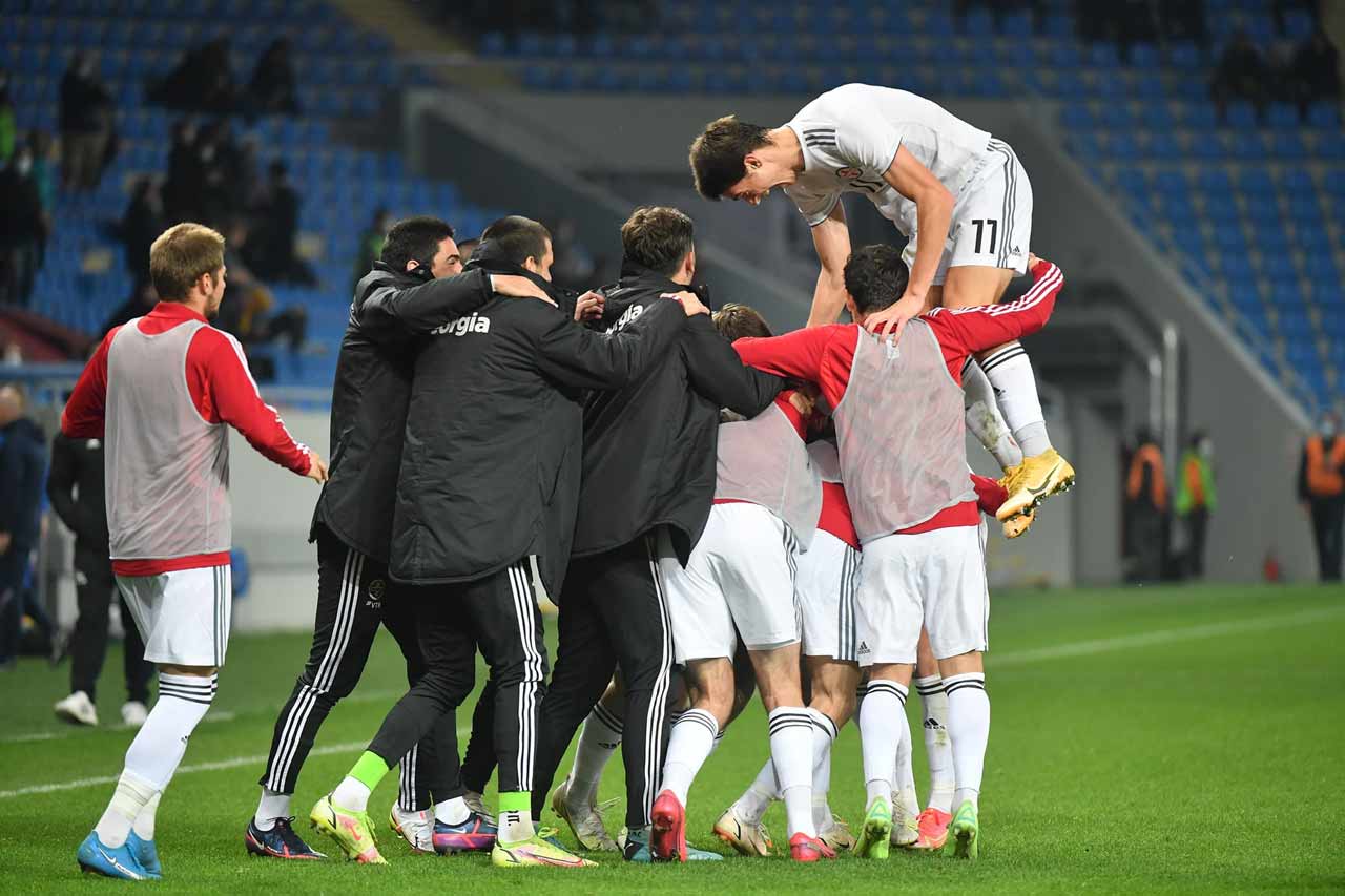 სვანაძემ ინგლისს სწორი თამაში დაუპირისპირა - სანიოლის ასისტენტის თქმით, ეროვნული ნაკრები ახალგაზრდულს ფეხბურთელებით შეეშველება #1TVSPORT