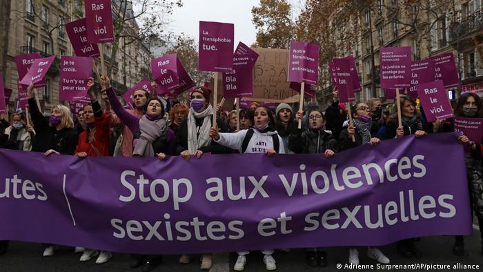 საფრანგეთში ქალთა უფლებების დამცველების საპროტესტო აქციები გაიმართა