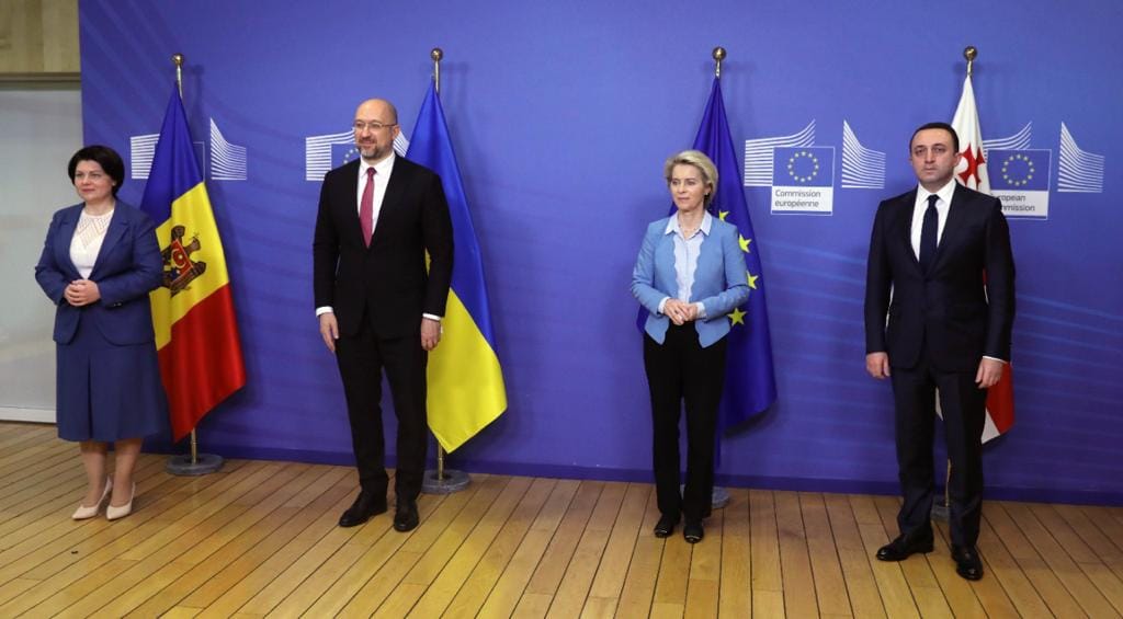 Қырҭтәыла аҧыза-министр, украинатәи молдоватәи иколлегацәа дрыцны, Еврокомиссиа ахада Урсула дон дер Лаиен дылҧылеит