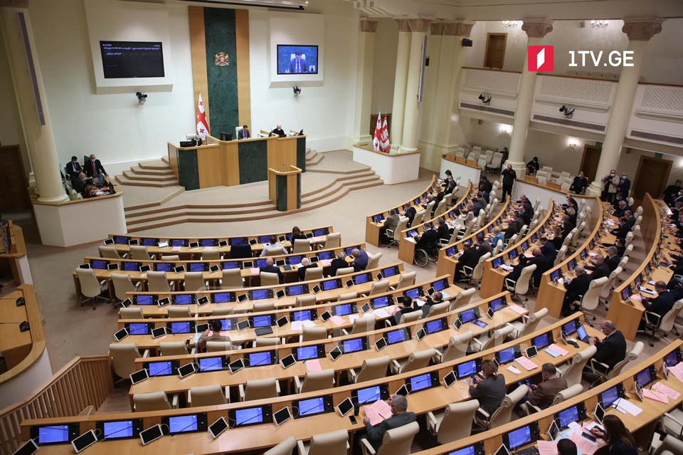 Parlament Ali Məhkəməyə hakimliyinə dörd namizədin hamısını dəstəklədi