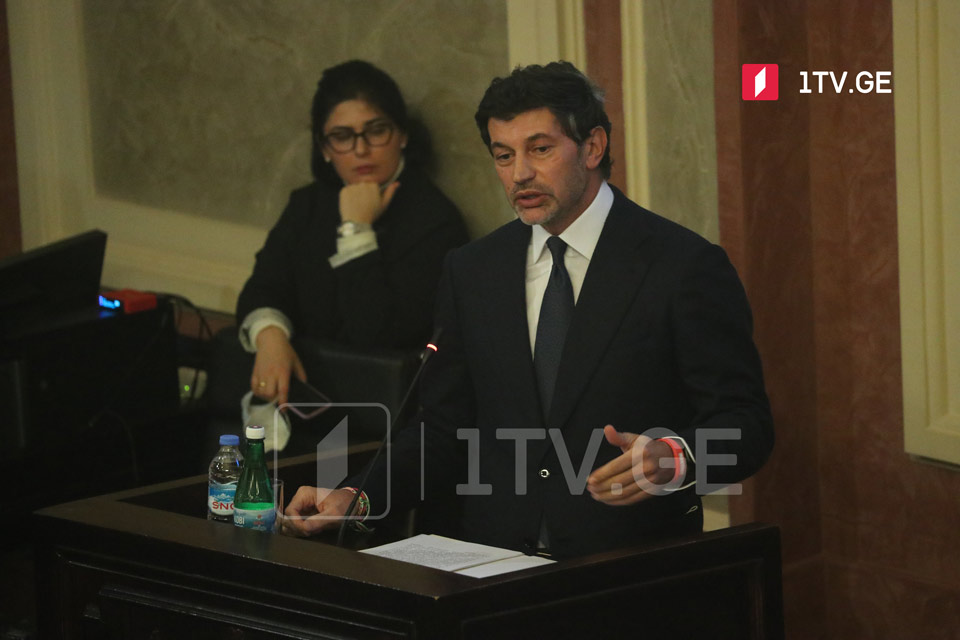 Kaxa Kaladze – Qaxariya partiyasının nümayəndəsinin idarəçilik, nepotizm və korrupsiyadan danışması yöndəmsizdir