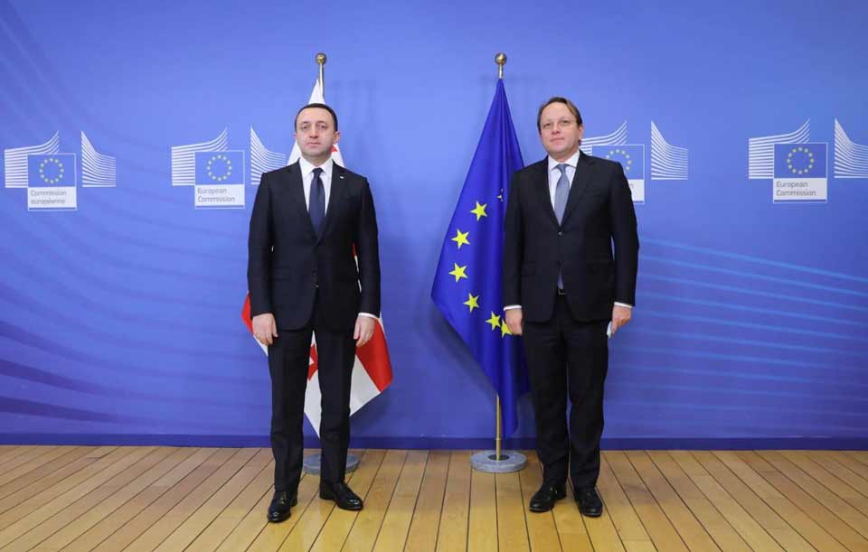 PM, Oliver Varhelyi meet 1TV