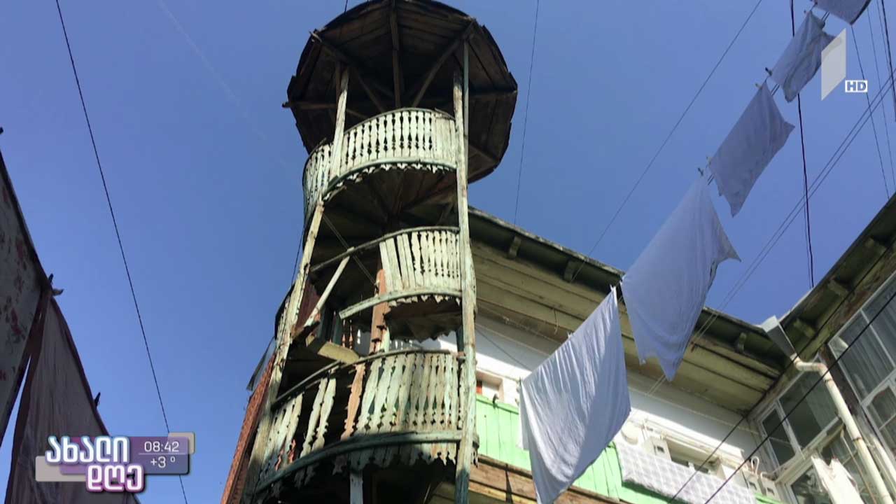 ისტორიული კიბე თბილისში, რომელიც განადგურებისგან ამერიკელმა არქიტექტორმა იხსნა