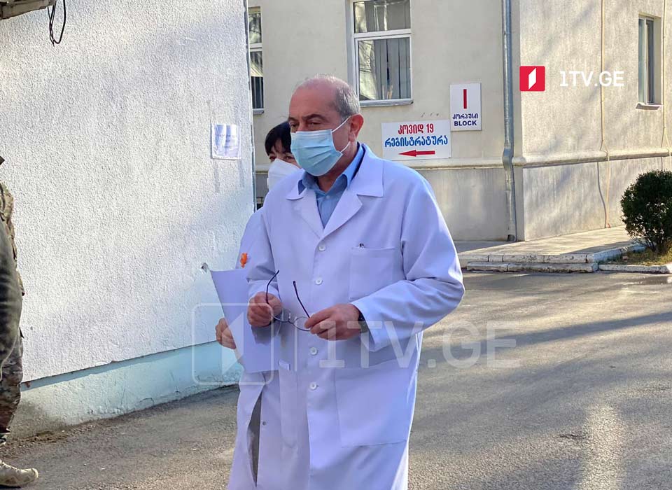 გორის ჰოსპიტლის დირექტორი აცხადებს, რომ ჰოსპიტალში ვიზიტორების შესვლა 16:00-დან 18:00 საათამდე იქნება შესაძლებელი 